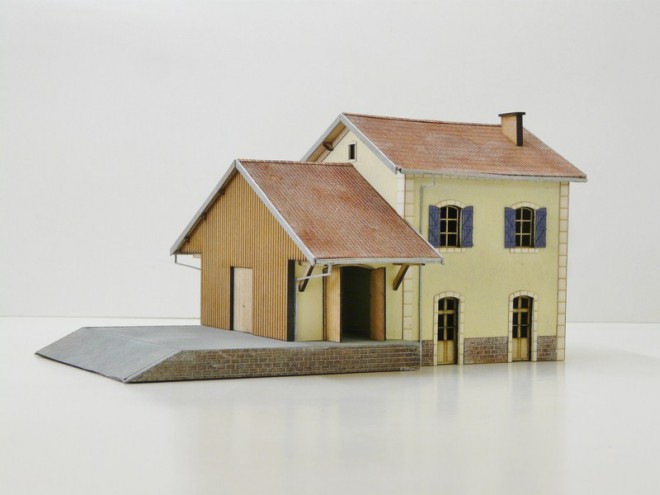 BOIS MODELISME Maquette_gare_ho_maquette_ho_maquette_ho_train_maquette_bois_a_construire_maquette_bois_maquette_carton_maquette_en_bois_14.JPG