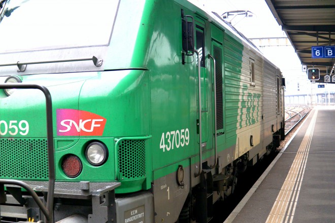 020. Locomotive électrique Prima d'Alstom, BB 437059 Fret-SNCF avec son train de chlore en gare de Genève-Cornavin, Suisse (09.12.2016).jpg