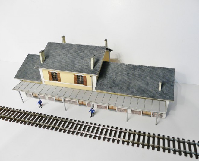 Maquette gare ho, maquette ho , maquette ho train, maquette bois a construire, maquette bois, maquette carton, maquette en bois, maquette bois batiment, modele reduit ho,BOIS MODELISME,11.JPG