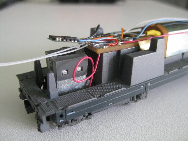 Jouef 853000 BB 66487 avec decodeur DH 05 04 reduit.JPG
