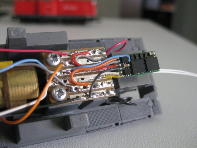 Jouef 853000 BB 66487 avec decodeur DH 05 05 reduit.JPG