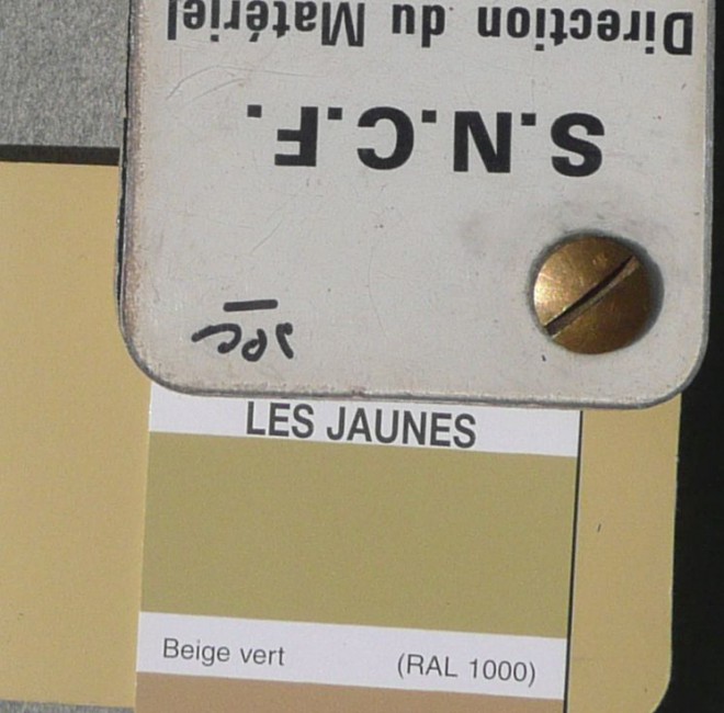 beige 407 versus ral1000.jpg