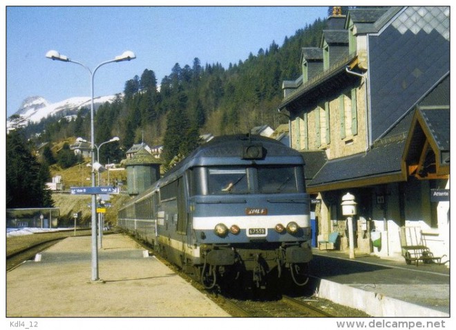 761_001_ru-1124-train-loco-bb-67539-en-gare-le-lioran-cantal-15-sncf.jpg