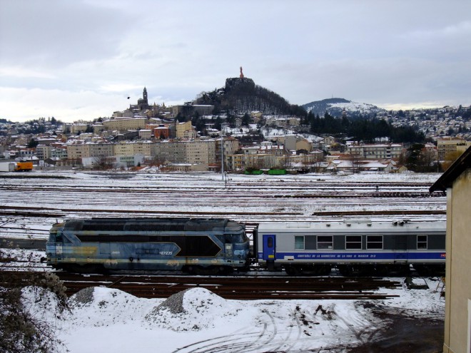 10 02 16 Voiture Mauzin gare du Puy Yves Colombat (1).JPG