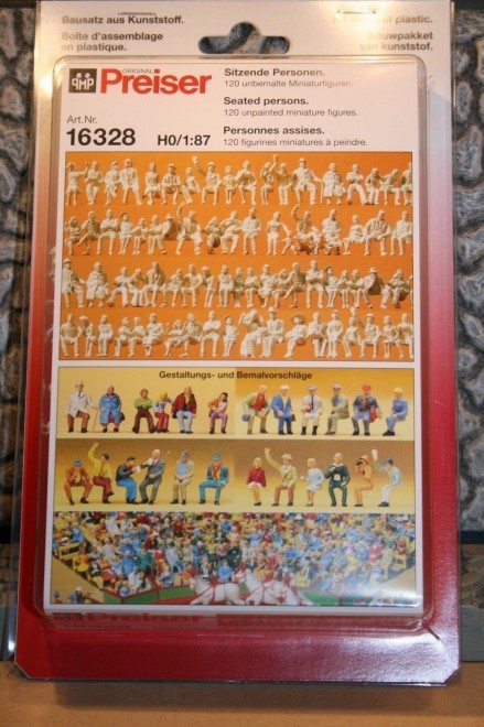 PREISER 16328 120 UNPAINTED Seated 00.JPG