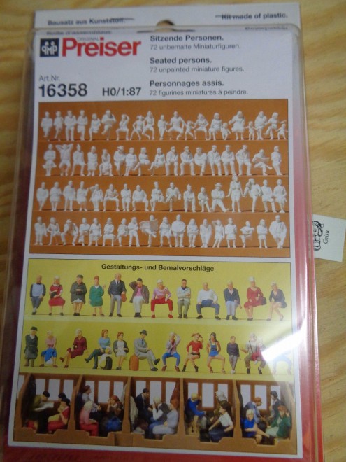 PREISER 16358 72 UNPAINTED Seated 00.JPG