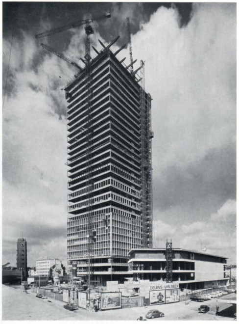 1961 - Construction de la Tour du Midi.jpg