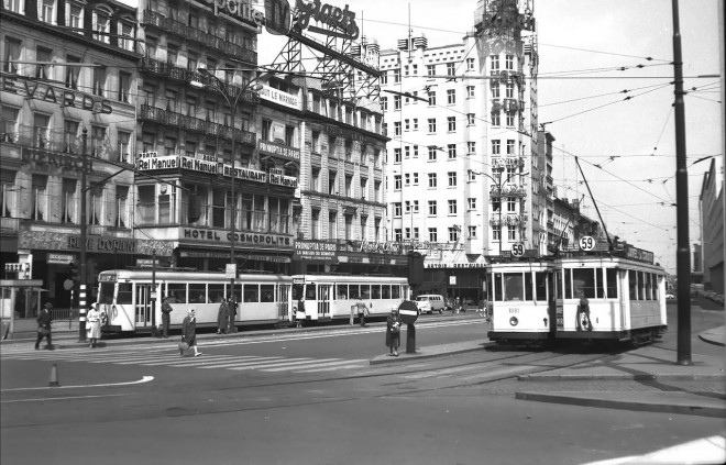 Place Rogier - Motrice 1091 & 13xx.jpg
