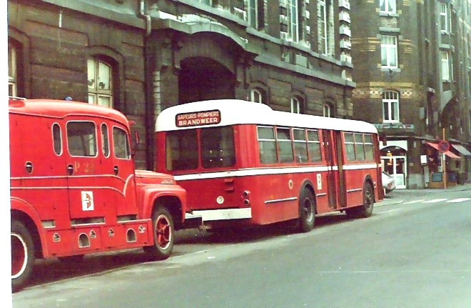 Rue Blaes , Vieux Marché, avec la caserne des Pompiers.jpg