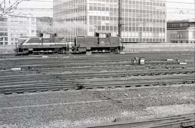 HLd 8005 et 8064_10.04.1977 @ Bruxelles-Midi_TW MZ00756.jpg