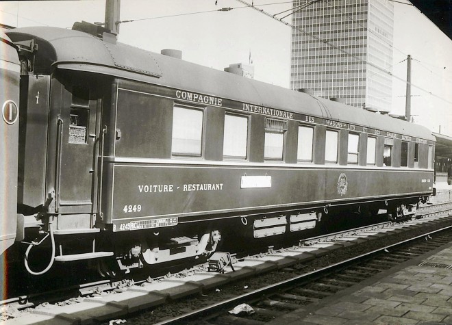 CIWL - WR B 4249 - Bruxelles Midi-1966 - Photo J.J.B.jpg