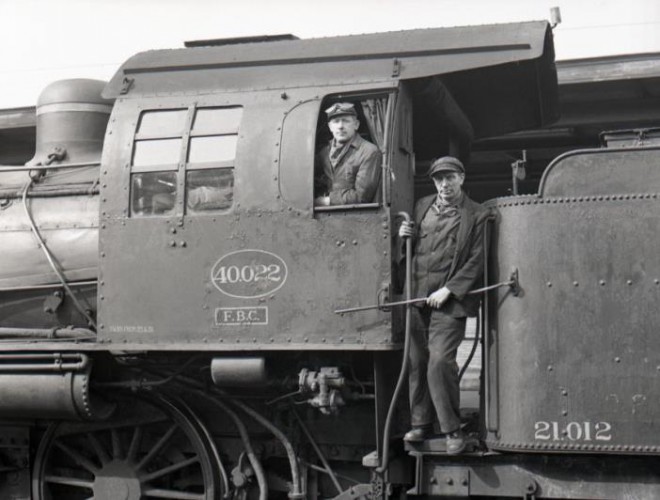 HLv 40.022 & HT 21.012_xx.xx.1957 @ Personnel de la locomotive à vapeur 40.022_TW Z05496_.jpg