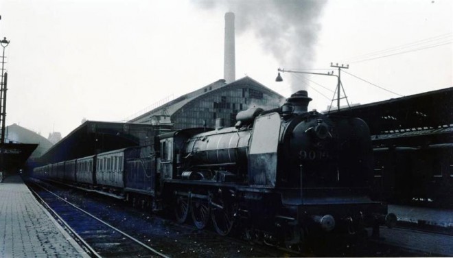 HLv 9.040 & HT 24.132_20.08.1947 @ en gare de Bruxelles-Nord_Joop Quanjer_TW Q0461.jpg