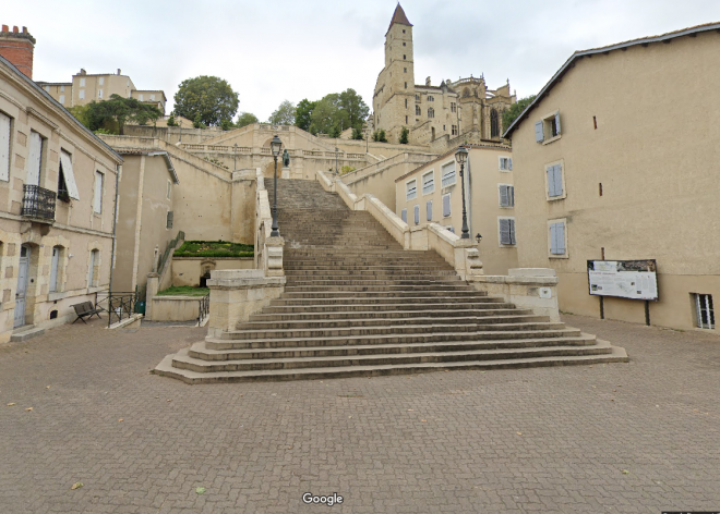 Auch - escalier monumental.PNG