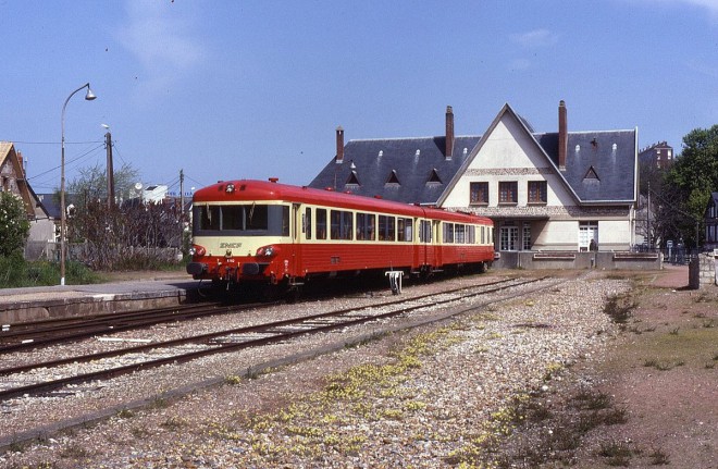 04.05.92_St-Valery-en-Caux_X4872_X8782_(6071075950).jpg