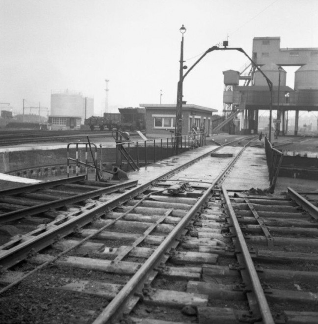 pont-tournant dans la gare de formation de Schaerbeek_06.11.1958_TW Z09820.jpg