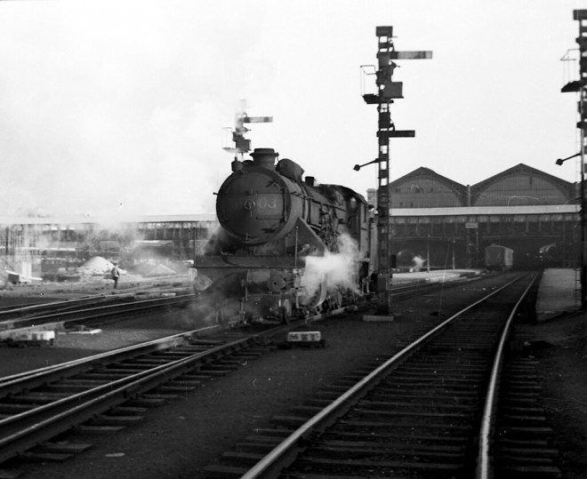 HLv 3103 (future 31.003) - type 31 - Armstrong Whitworth 293-1922_xx.04.1954 @ Bruxelles-Midi_Happysongs151.jpg