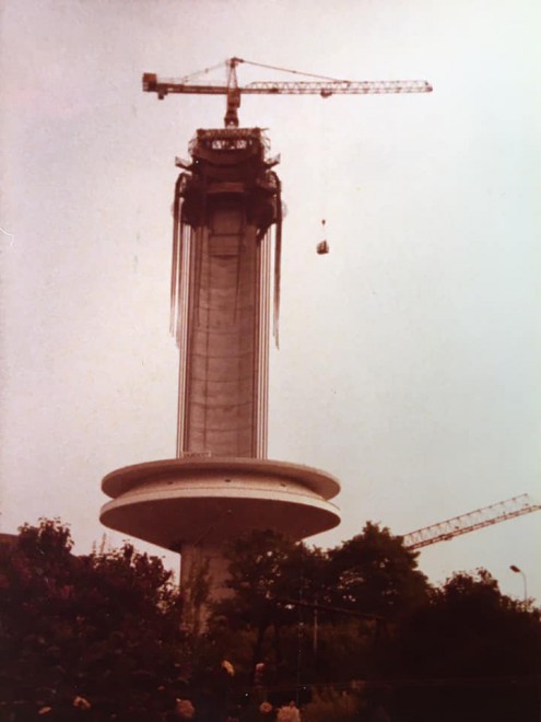 Bruxelles - Montage de la tour Reyers - Photo prise en 1980_Willy Lefèvre-FB vx Bxl.jpg