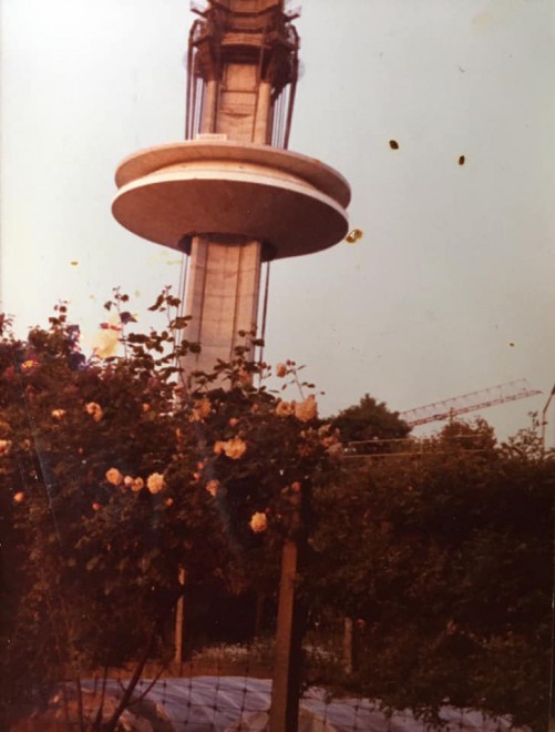 Bruxelles - Montage de la tour Reyers. Photo prise en 1980_Willy Lefèvre-FB vx Bxl.jpg