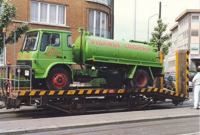 Bruxelles - camion vidangeur_Christian Vanitterbeek FB trms Bxl.jpg