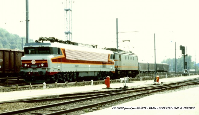 CC 21002 poussé par BB 8219 - Sibelin - 21.09.1991.jpg