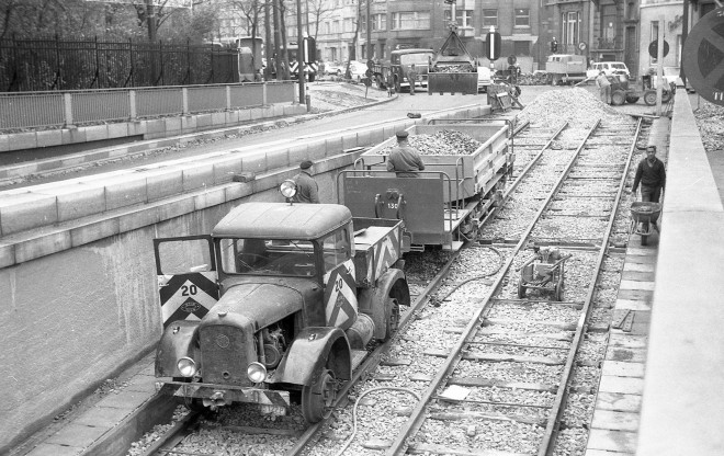Bruxelles, Av de la Joyeuse Entrée - 1969-11-19 - camion 20 - Louis Clessens.jpg