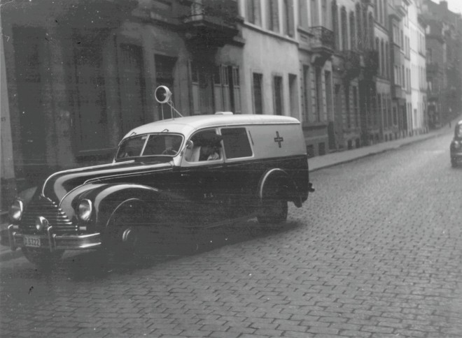 ambulance EMW (BMW - RDA) à Ixelles_photo Louis Crins coll. Christian Toumpsin Fb Vx Bxl.jpg