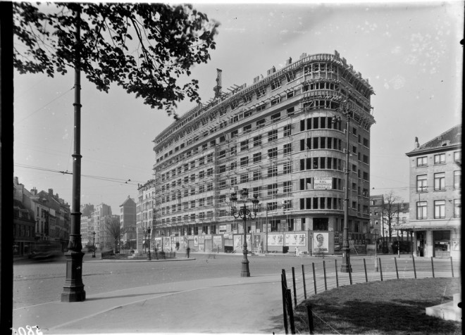 Bruxelles - Construction de l'immeuble au marché aux Porcs_2_Roland Coppens FB vx Bxl.jpg