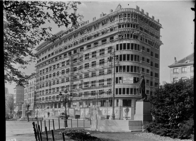 Bruxelles - Construction de l'immeuble au marché aux Porcs_1_Roland Coppens FB vx Bxl.jpg