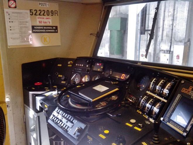 BB 22209 SNCF_1280px-Pupitre_BB_22209R_Wikiwand.jpg