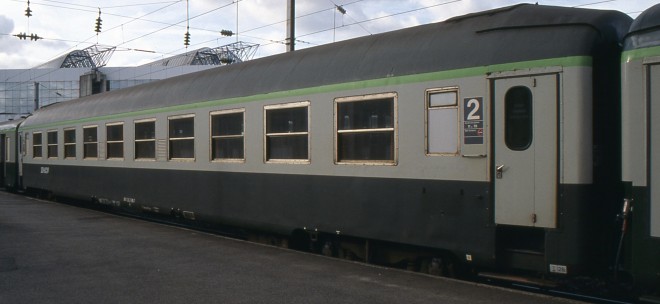 voiture UIC 50872071688.7 6 Rennes - 09.11.2001.jpg