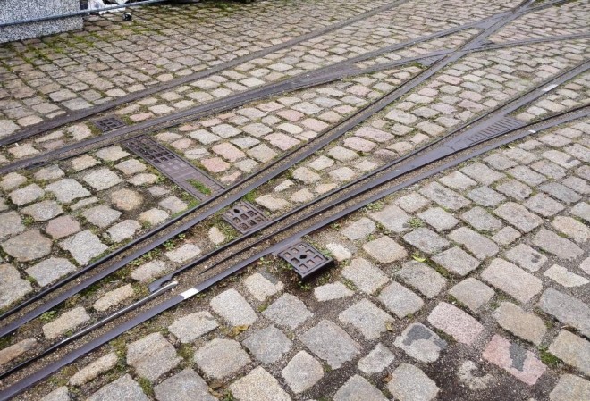 Vorortbahn Cotta–Cossebaude Drehstuhlweiche-1905-2016 aiguille voie noyée.jpg