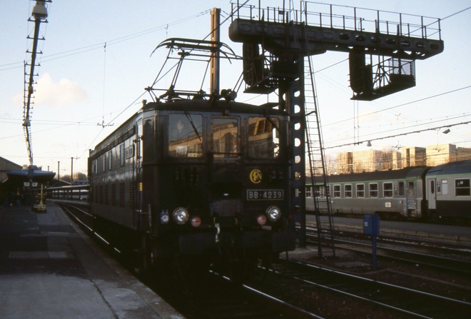 BB 4239 Paris Gare D'Austerlitz 01-1990-3038.jpg