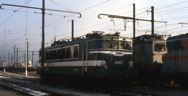 BB 25182 Ambèrieu 11-1987-0614.jpg