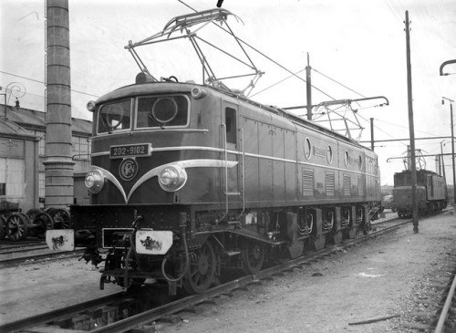 2D2 9102 35bw.jpg