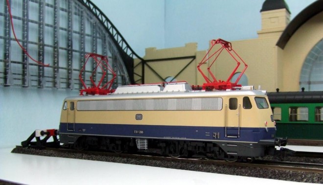 E10-12 a.JPG