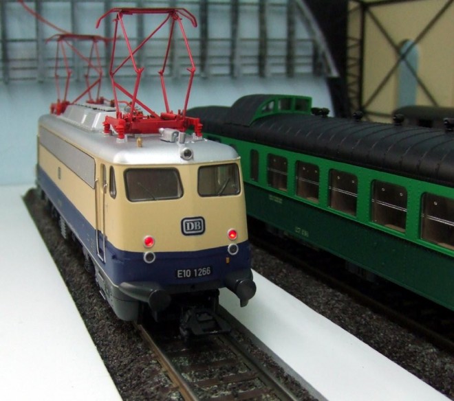 E10 12 b.JPG