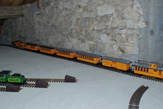 Train Mogul jaune-b.jpg
