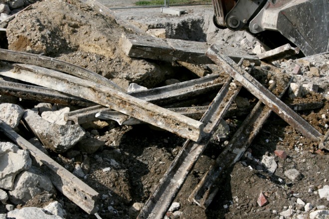 morceaux-de-rails-demolis.jpg