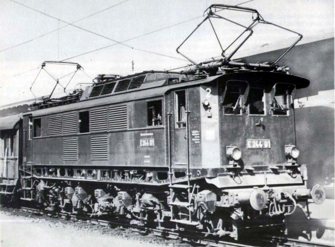 E 244 01 DB.jpg
