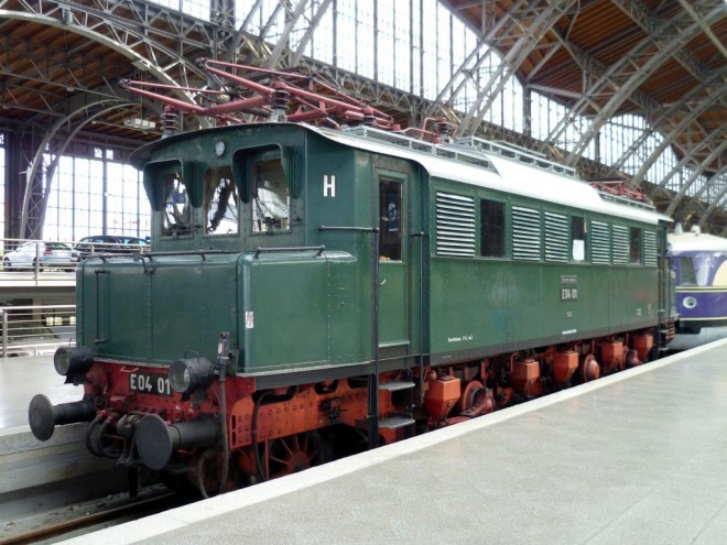 E 04 01en gare de Leipzig 120623.jpg