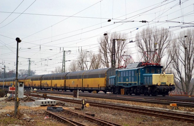 194 178 0 en livrée turquoise et beige en service le 5 avr 2013.jpg