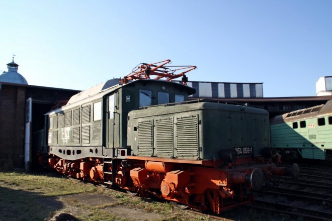 254 058 DR16 09 2012 au dépôt de Falkenberg.jpg