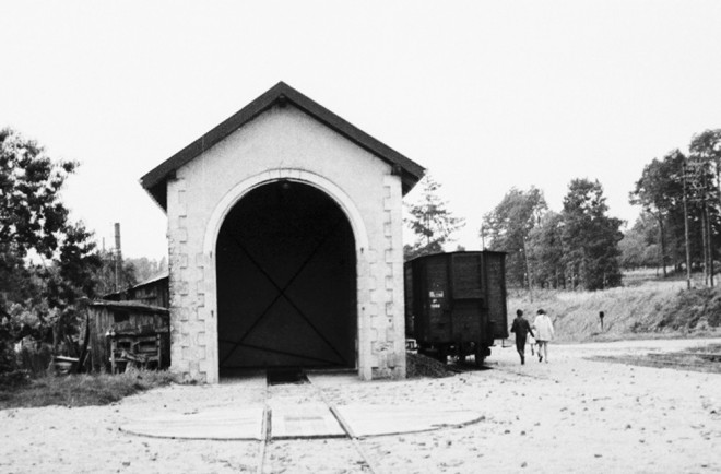 24 - Remise et plaque PO corrèze de Seillac.jpg