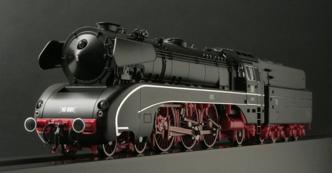 BR 10 001 Roco 62190.jpg