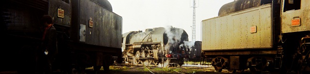 +°141 R 1147 , 1168 et 1137 sur le pont tournant , au dépôt de Narbonne le 1er Septembre 1972. - Copie.jpg