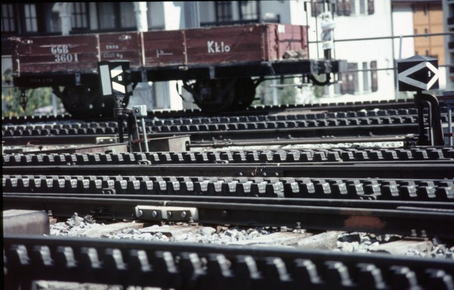 B10 - 81 06 010 GGB crémaillère.jpg
