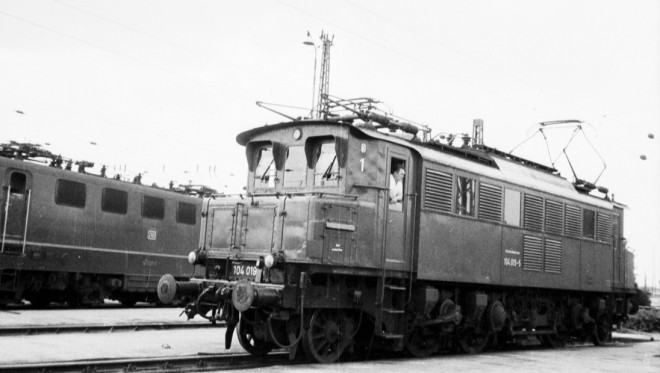 37 - 104 019 Bw de Bremen.jpg