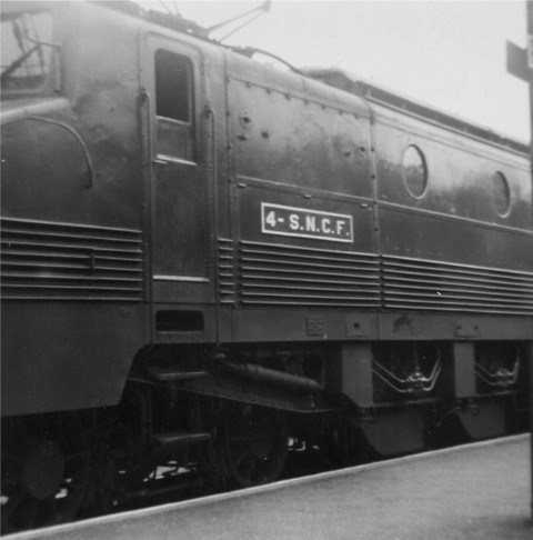 101 - 2D2 5546 50 à Poitier (août 63) b.JPG