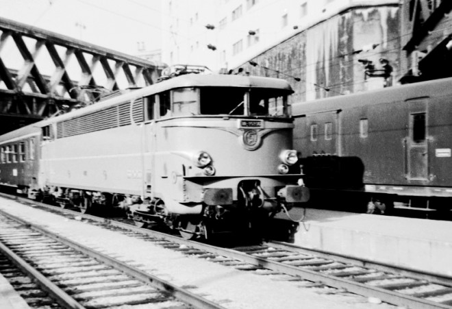 472 - BB 25236 (train 1-221) à Paris-Est le 2 juillet 69.jpg